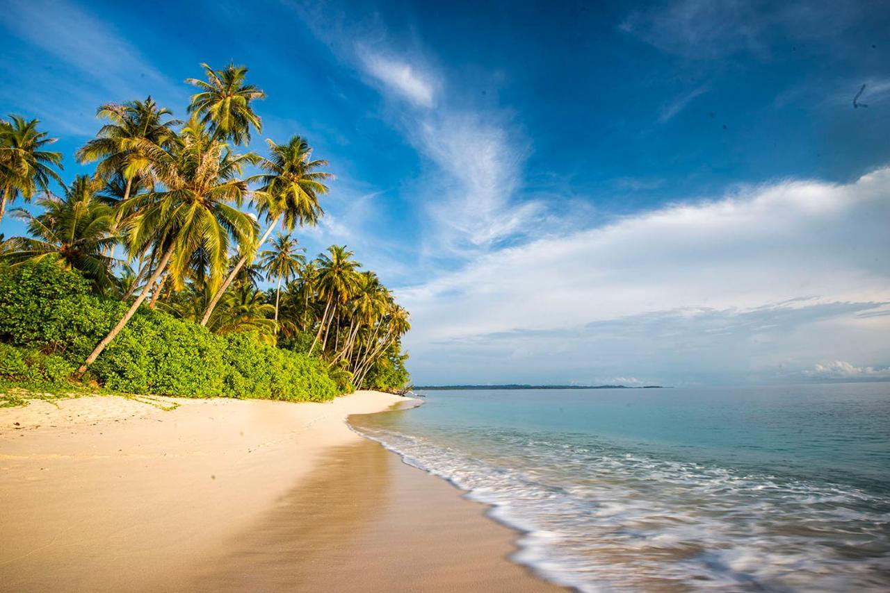 Pinang Island - Private Island Sea View Bungalows Singkil  Eksteriør bilde