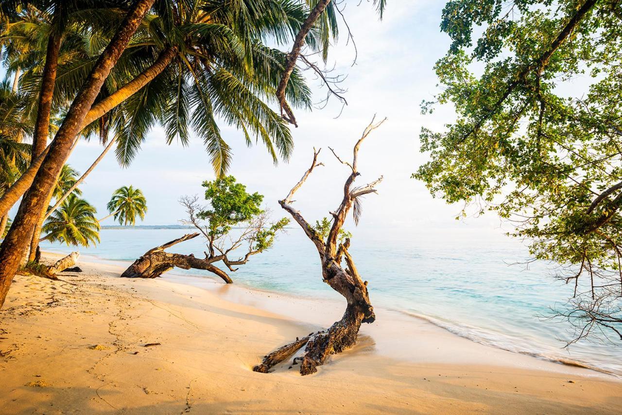 Pinang Island - Private Island Sea View Bungalows Singkil  Eksteriør bilde