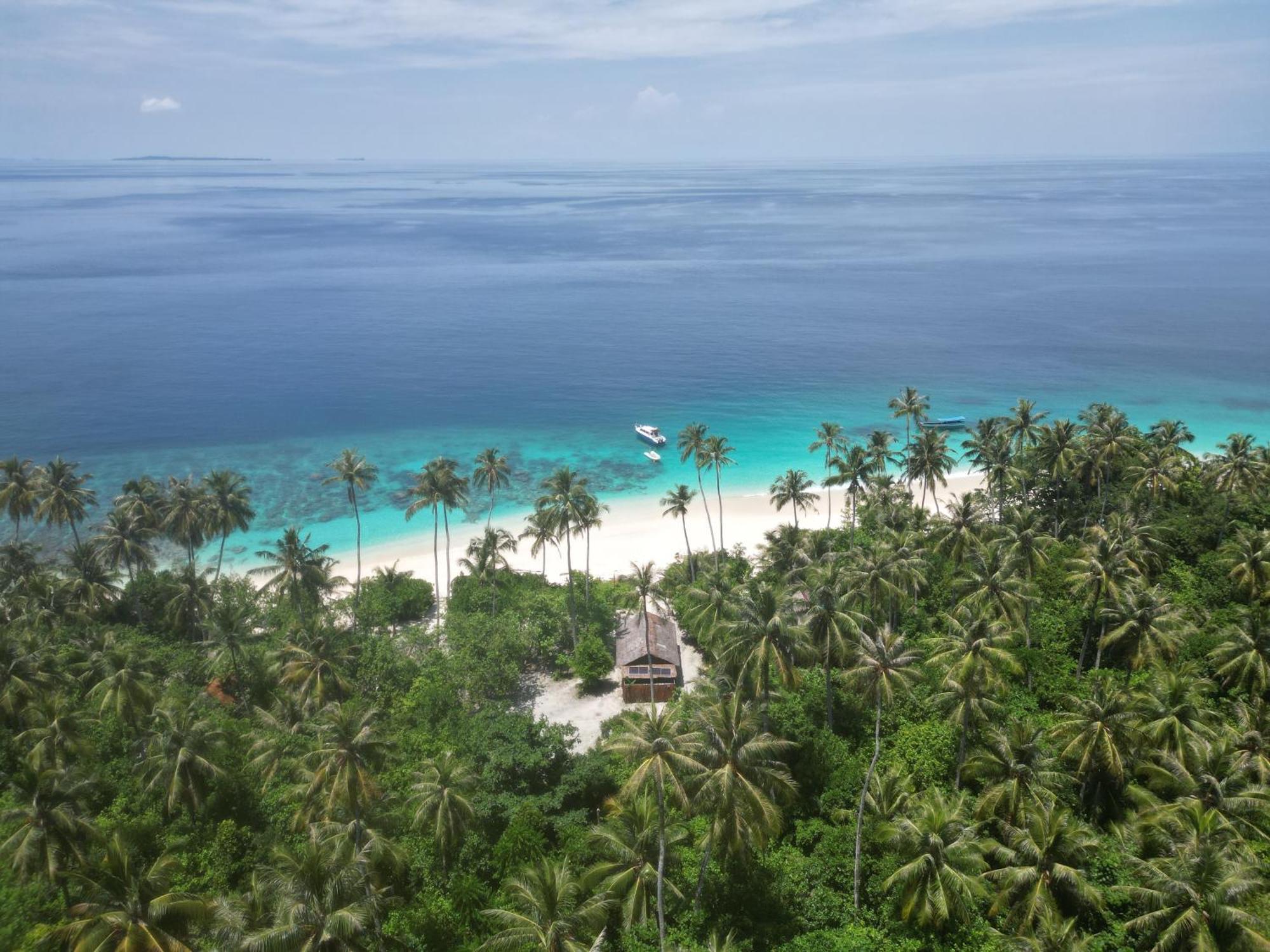 Pinang Island - Private Island Sea View Bungalows Singkil  Eksteriør bilde