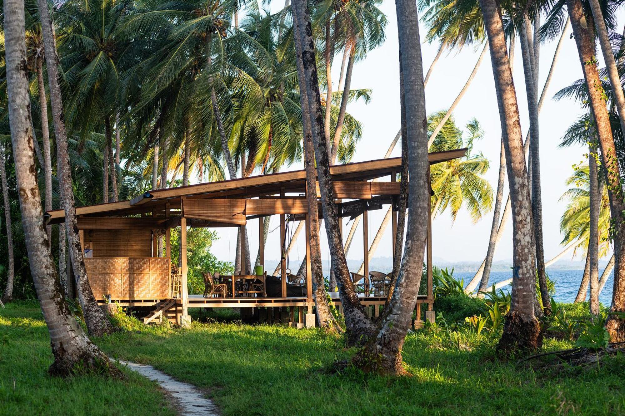 Pinang Island - Private Island Sea View Bungalows Singkil  Eksteriør bilde