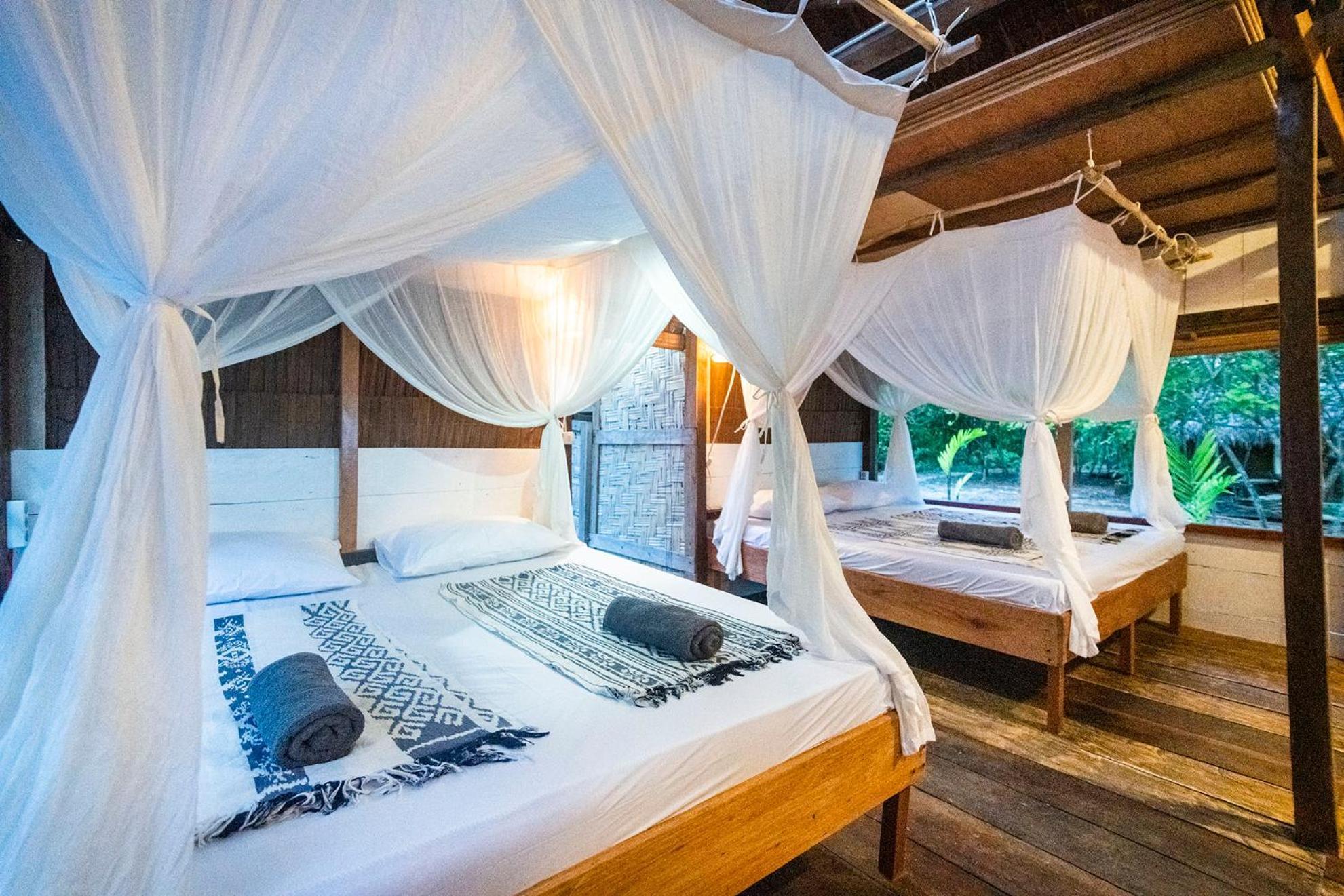 Pinang Island - Private Island Sea View Bungalows Singkil  Eksteriør bilde